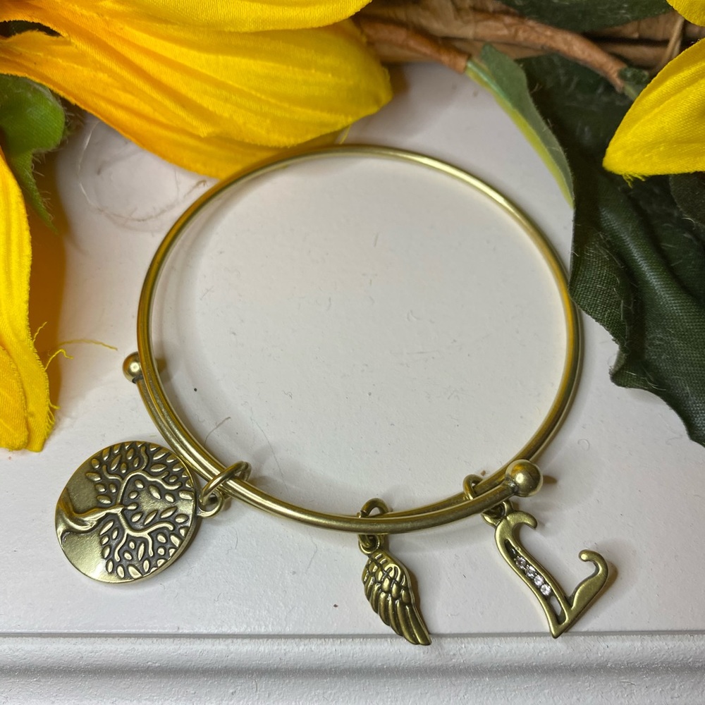 A gold bracelet!!